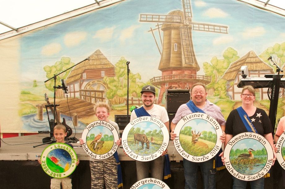 Majestäten in Sierße 2018 v.li. Sheldon Heinrichs, Adrian Jurczyk, Simon Deutsch, Dirk Kock, Manuela Brulinski, Nicole Wydor