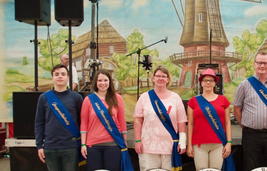 Könige in Sierße 2019 v.l. Bruce Kerstel, Mandy Vogt, Manuela Bolinski, Stephanie Etmanski-Jurczyk, Andree Borchers, Volker Enke